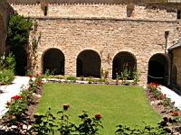 Abbaye Saint-Martin-du-Canigou, Cloitre, Jardin (2)